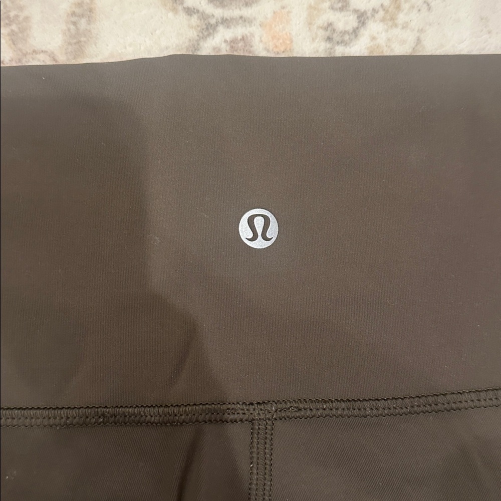 Olive green lulu lemon leggings - Picture 3 of 4